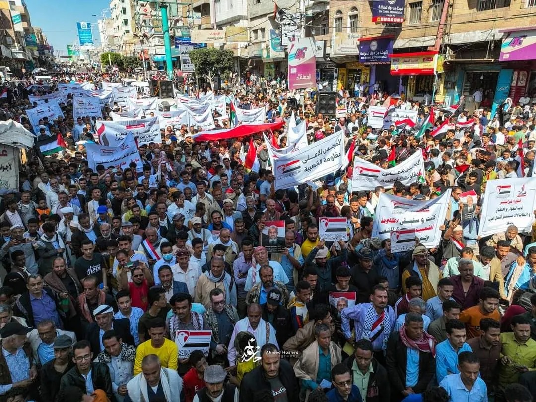 الآلاف يحيون الذكرى الـ13 لثورة 11 فبراير بمدينة تعز