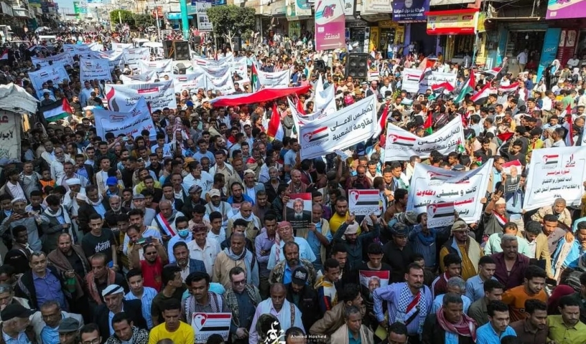 الآلاف يحيون الذكرى الـ13 لثورة 11 فبراير بمدينة تعز