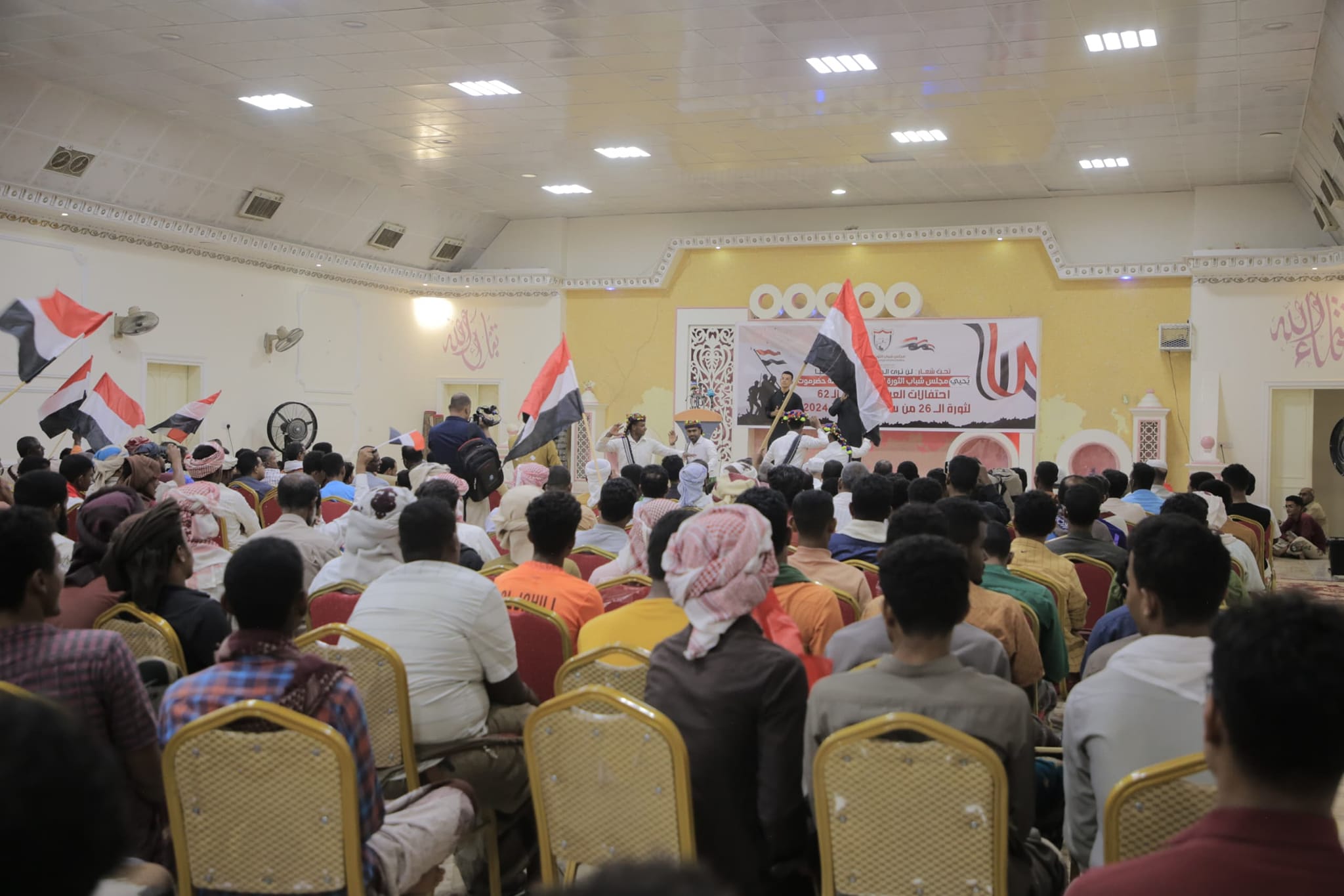 مجلس شباب الثورة بحضرموت ينظم حفلا خطابيا وفنيا بمناسبة ذكرى ثورة 26 سبتمبر ويطالب السلطة بتحسين الخدمات الأساسية